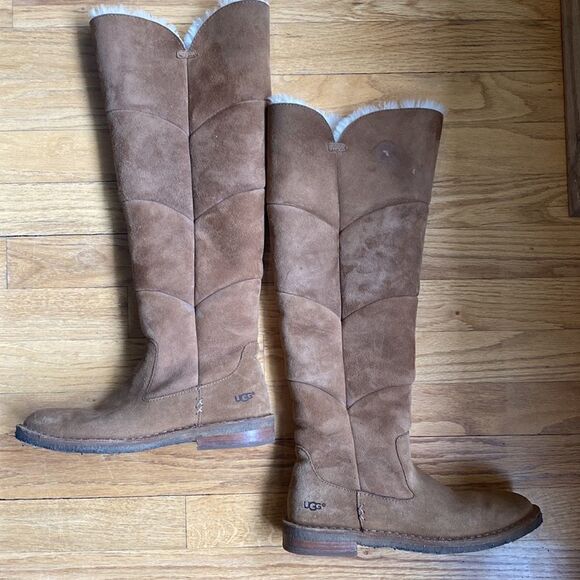 Ugg shearling sz 7 tall boots tan suede, great pre owned condition warm and cozy - Picture 3 of 5
